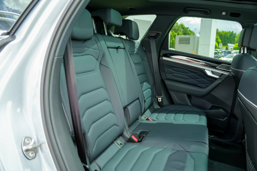 2025 Volkswagen Touareg RC 210TDI R-Line SUV Image 10