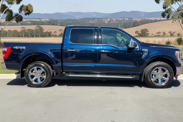 2023 Ford F-150  Lariat Dual Cab Image 8