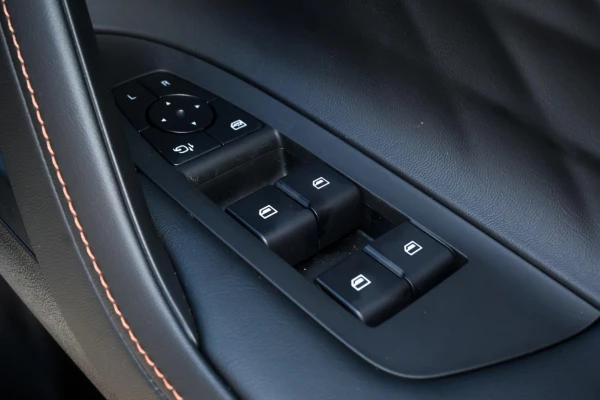 2025 MG HS AS33 Essence Hybrid SUV Image 23