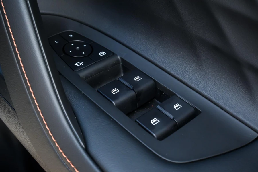 2025 MG HS AS33 Essence Hybrid SUV Image 23