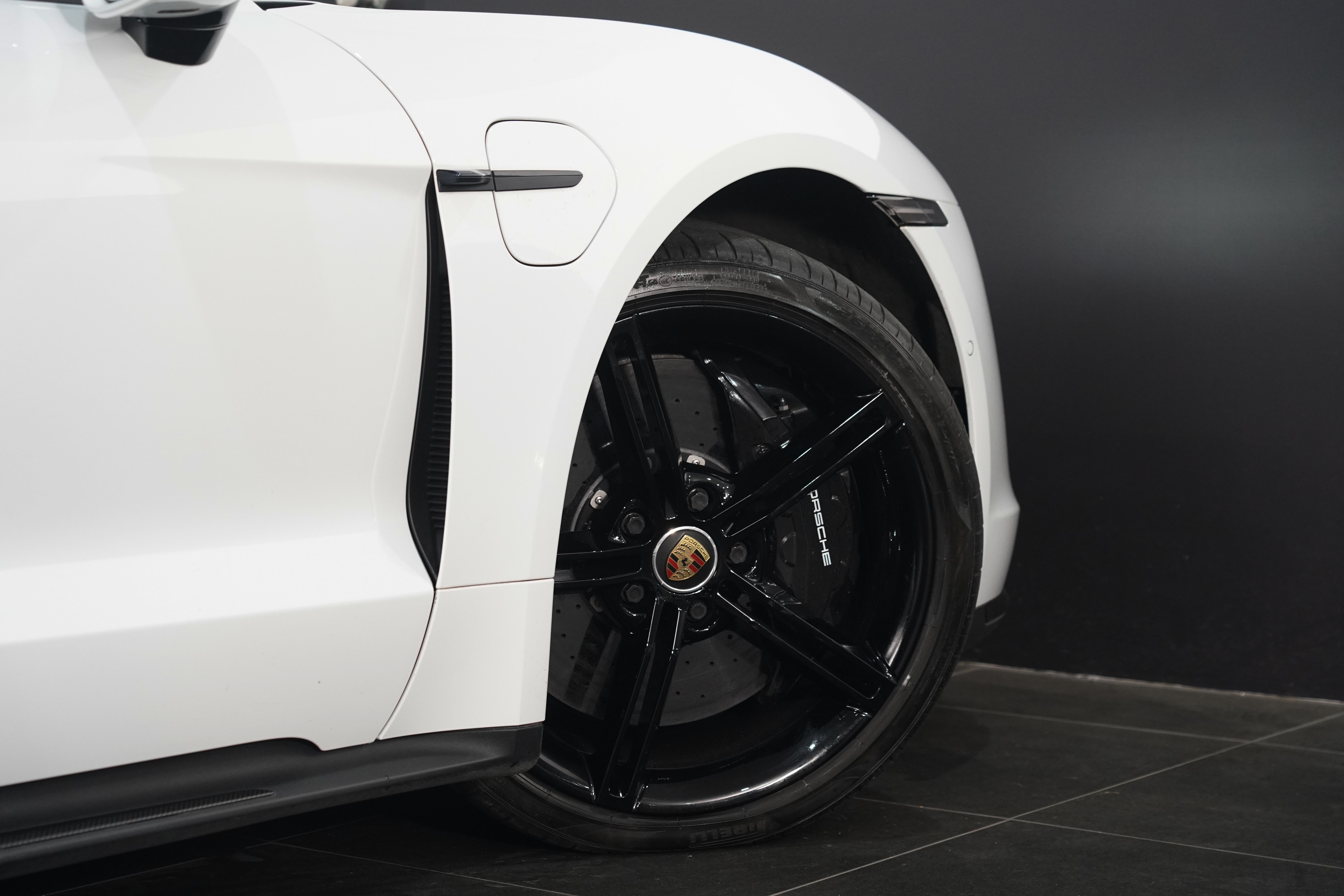 2020 Porsche Taycan Turbo S Coupe Image 22