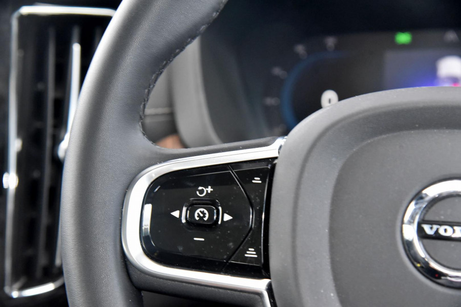 2023 Volvo XC60  Ultimate B5 Bright SUV Image 6