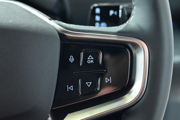 2025 Volvo EX30  Twin Motor Performance Ultra SUV Image 16