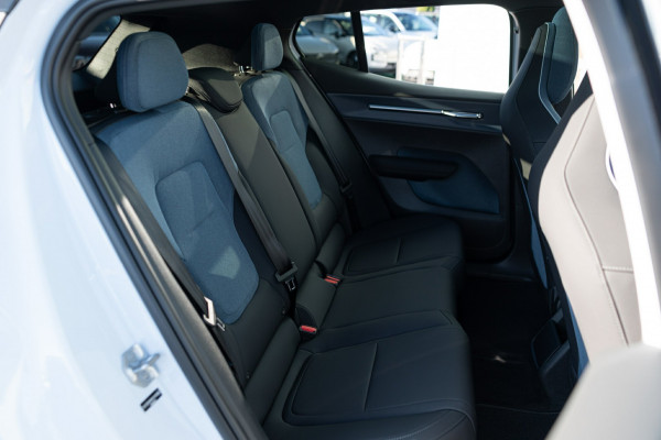 2026 Volvo EX30 Cross Country  Ultra Twin Motor Performance SUV Image 18