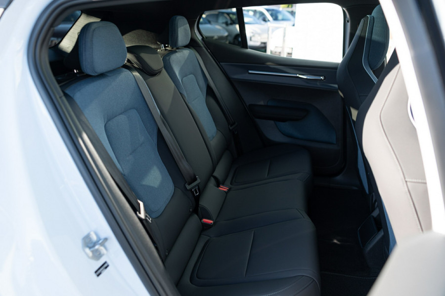 2026 Volvo EX30 Cross Country  Ultra Twin Motor Performance SUV Image 18