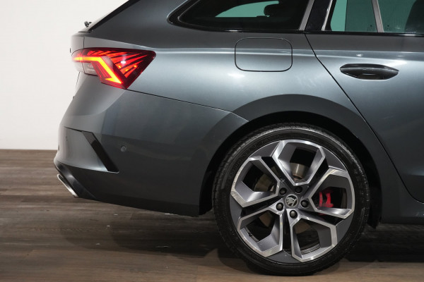 2022 Skoda Octavia RS SUV Image 4