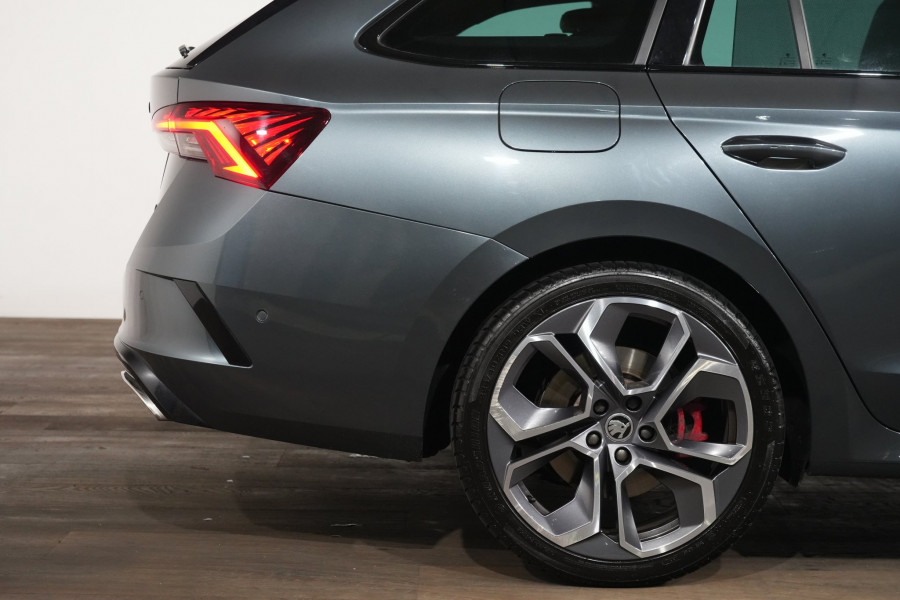 2022 Skoda Octavia RS SUV Image 4