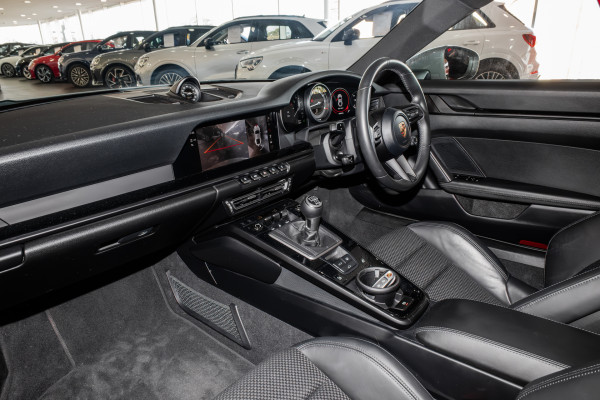 2024 Porsche 911 992 Carrera Coupe image 8