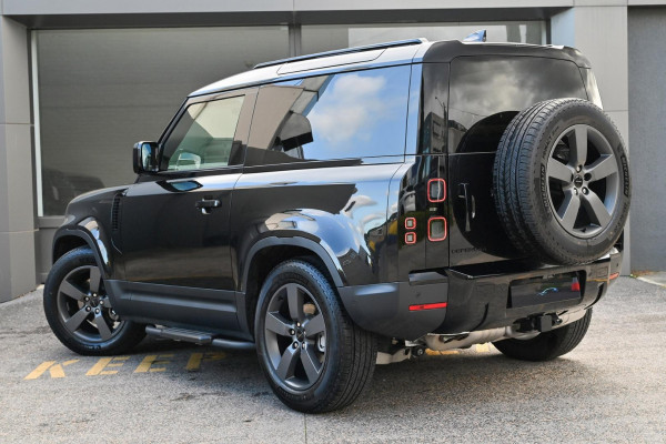 2026 Land Rover Defender L663 90 D250 S SUV image 4