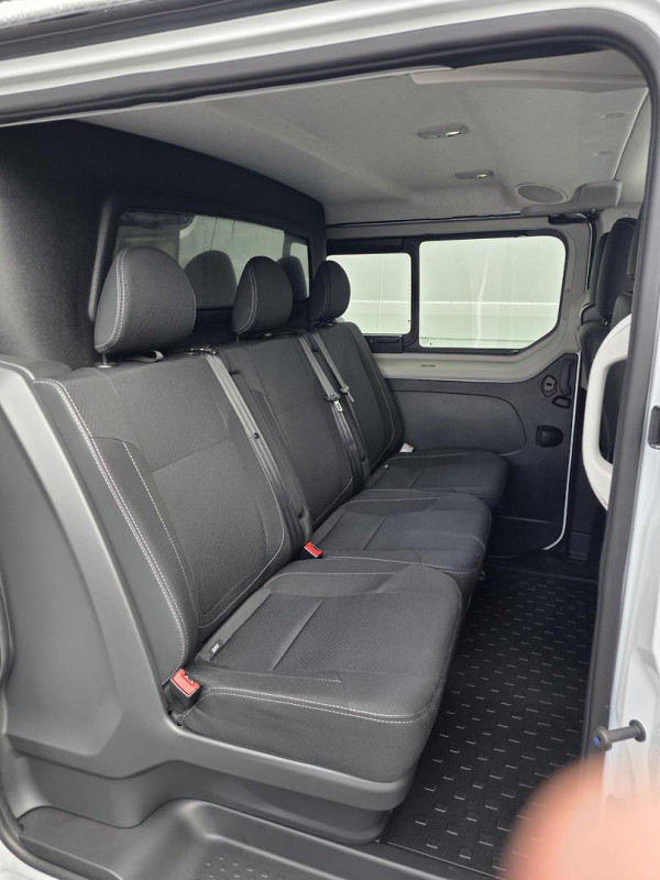 2026 Renault Trafic X82 Crew Lifestyle Van image 6