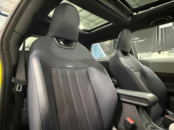 2025 MINI Cooper F65 S Favoured Hatch image 15