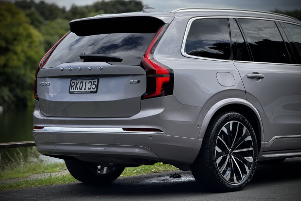 2025 Volvo XC90 L Series Ultra B5 Bright SUV Image 9