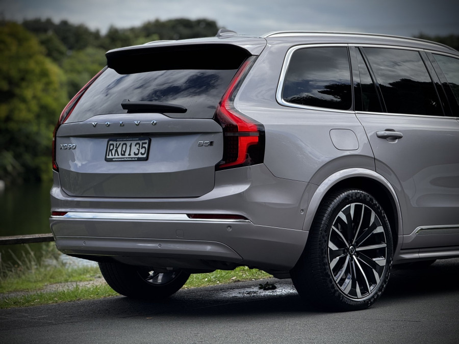 2025 Volvo XC90 L Series Ultra B5 Bright SUV Image 9