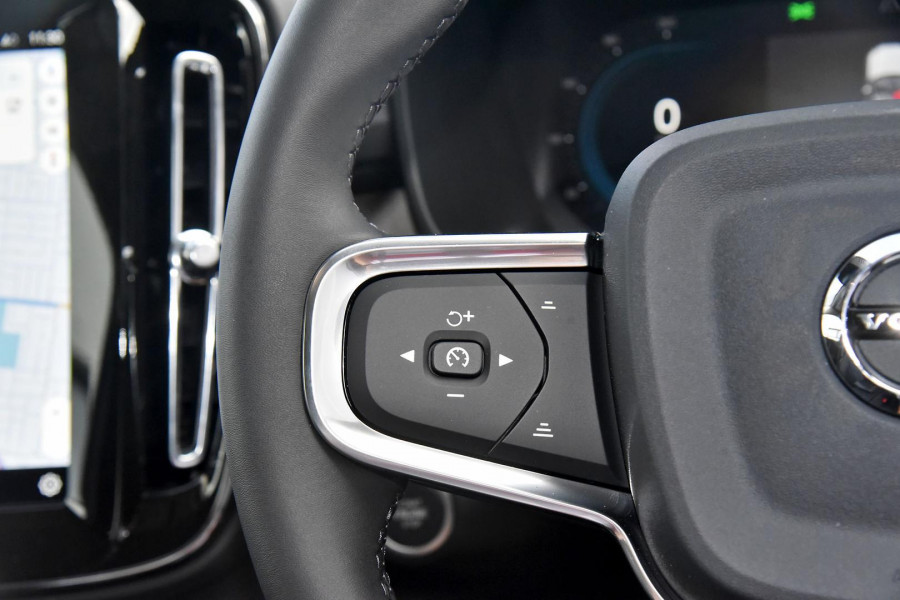 2024 MY25 Volvo XC40  Ultra B4 Dark SUV Image 17