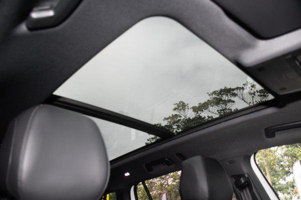 2026 Volkswagen Tayron R4 200TSI eHybrid R-Line SUV Image 11