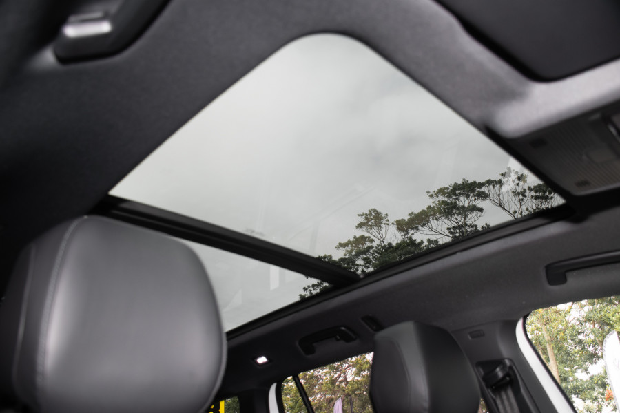 2026 Volkswagen Tayron R4 200TSI eHybrid R-Line SUV Image 11
