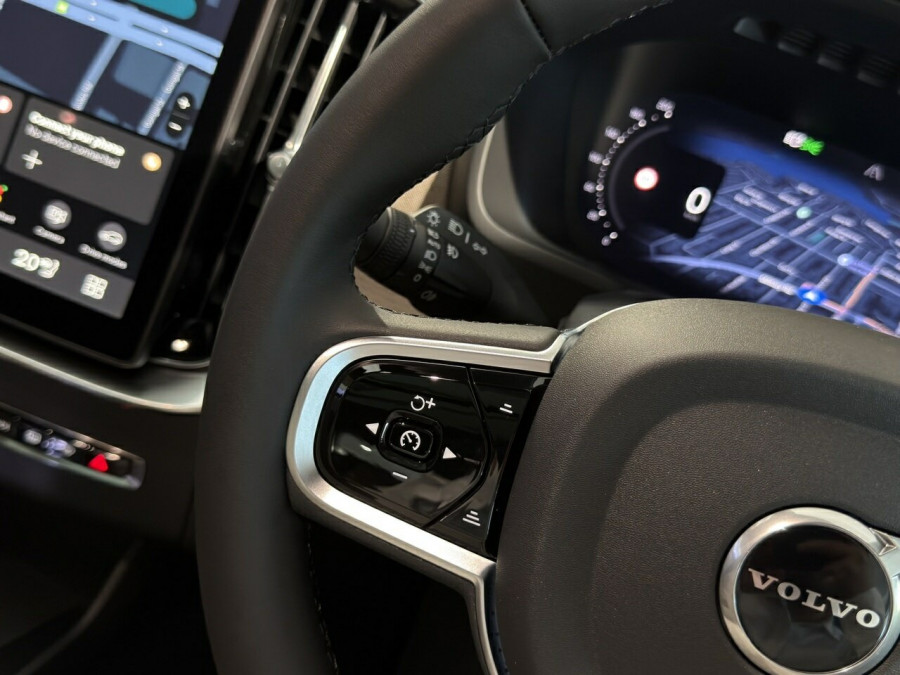 2026 Volvo XC90 L Series Ultra T8 Plug-in Hybrid Dark SUV Image 24