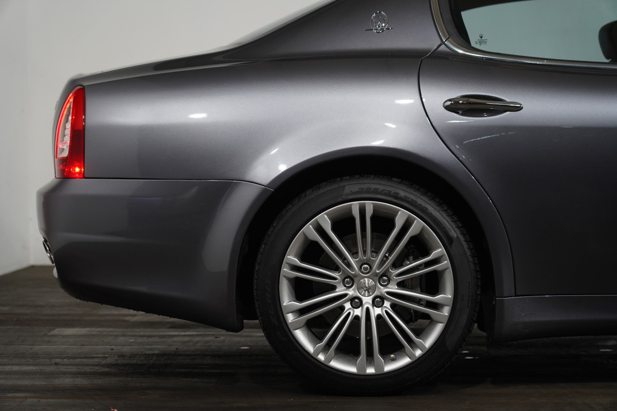2012 Maserati Quattroporte Sedan Image 6