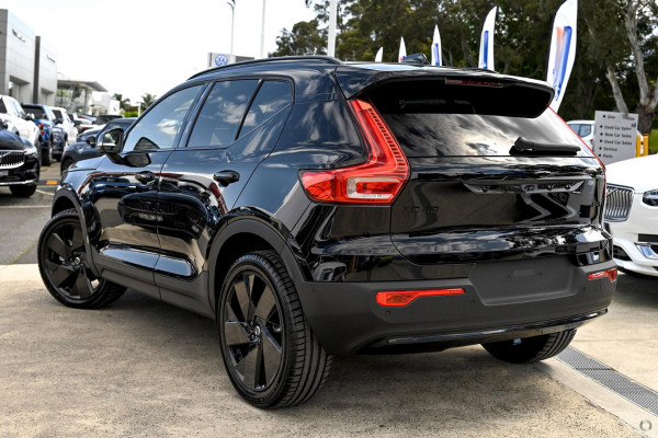 2024 MY25 Volvo XC40  Ultra B4 Dark SUV Image 4