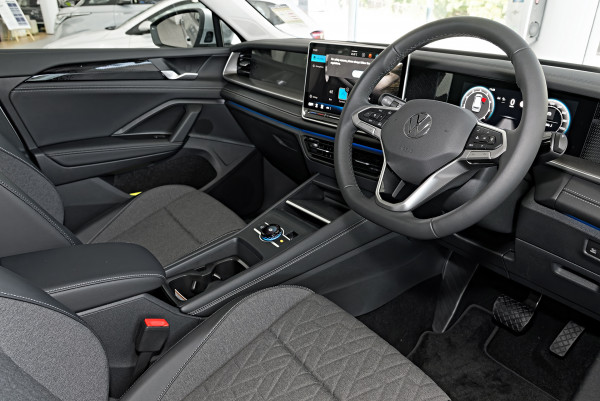 2025 Volkswagen Tayron R4 110TSI Life SUV image 7