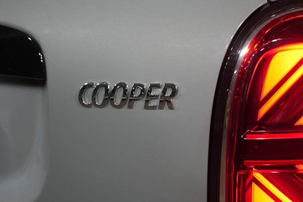 2021 MINI Countryman C Classic SUV image 9