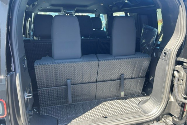 2025 MY26 Land Rover Defender L663 110 D350 X-Dynamic SE SUV Image 13