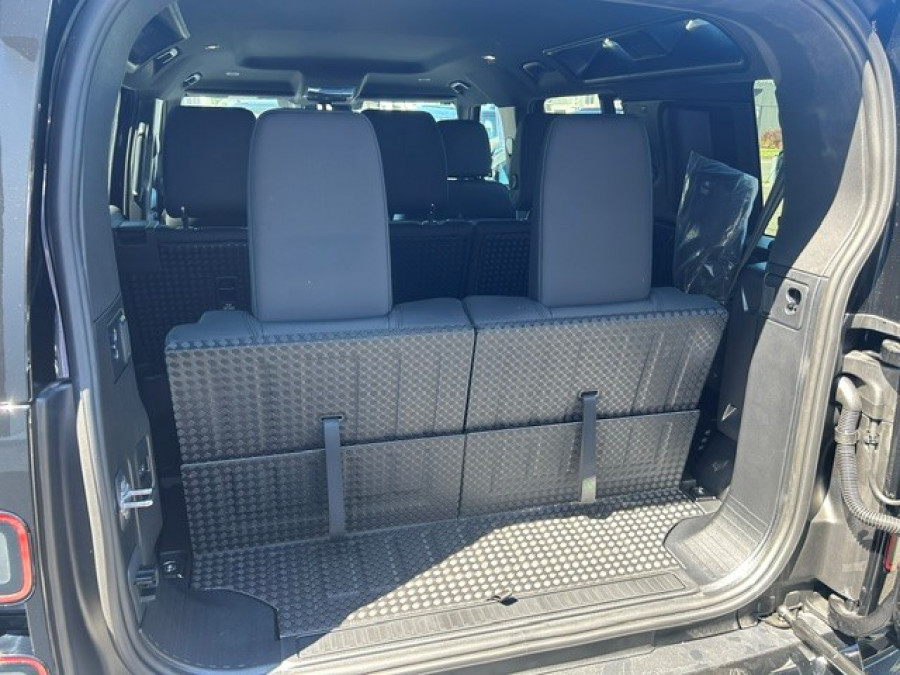 2025 MY26 Land Rover Defender L663 110 D350 X-Dynamic SE SUV Image 13