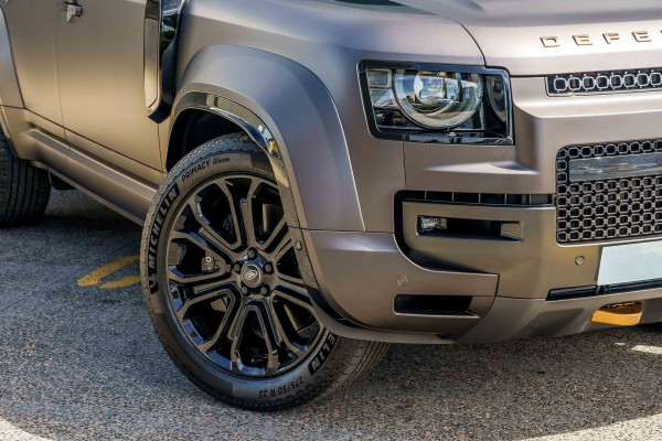 2025 MY25.5 Land Rover Defender L663 110 P635 OCTA SUV image 29