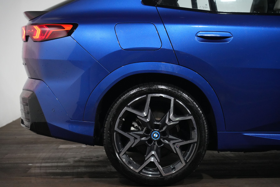 2025 BMW iX2 xDrive30 M Sport SUV Image 6