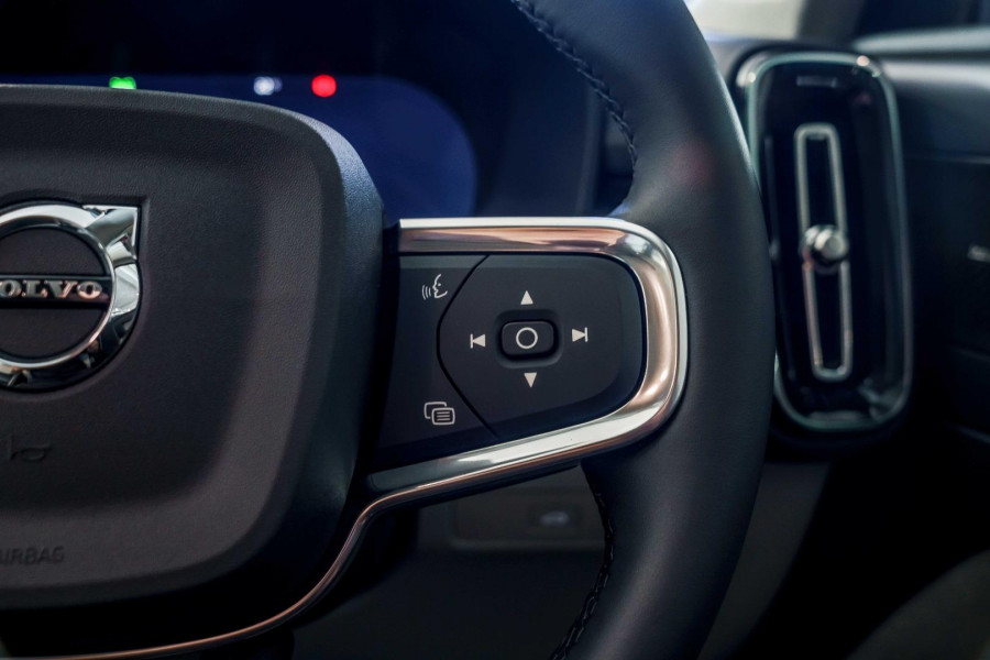 2026 Volvo XC40 XZ Ultra B4 Bright SUV Image 18