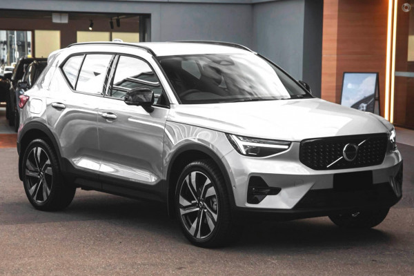 2024 MY25 Volvo XC40 XZ Ultra B4 Dark SUV Image 5