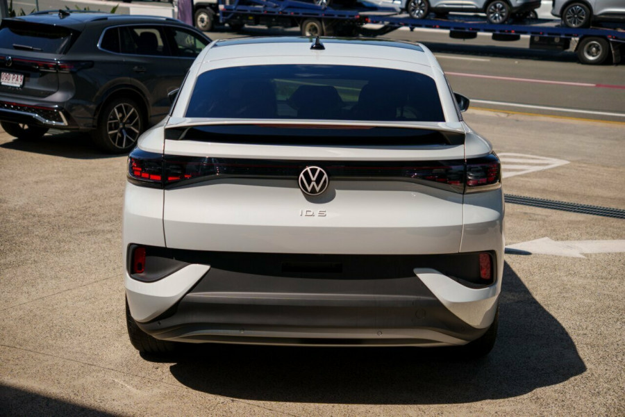 2025 Volkswagen ID. 5 E2 Pro SUV Image 3