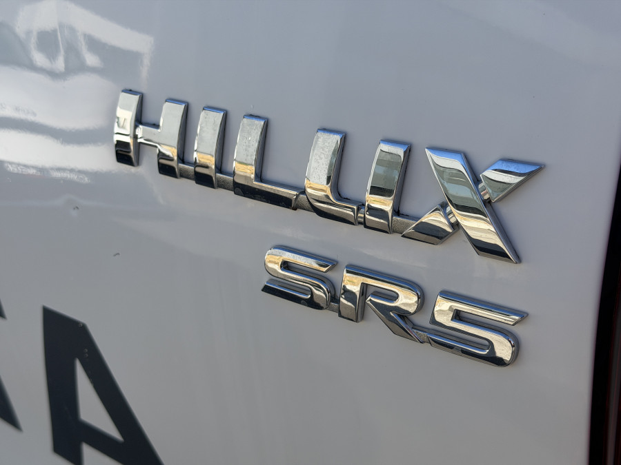 2017 Toyota HiLux  SR5 Double Cab Pick Up Image 8
