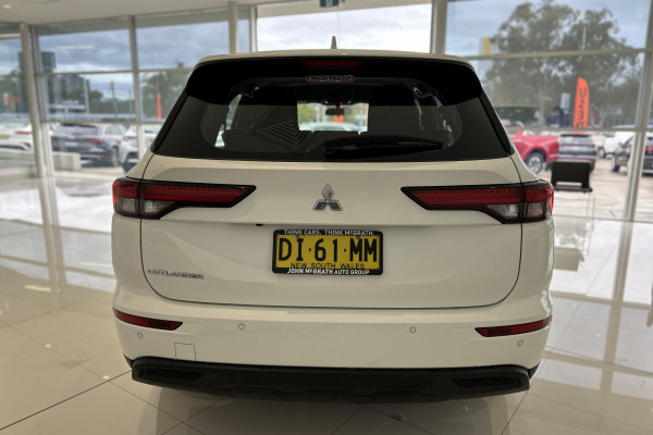 2023 MY24 Mitsubishi Outlander ZM ES SUV Image 17