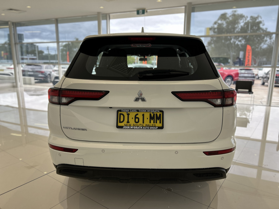 2023 MY24 Mitsubishi Outlander ZM ES SUV Image 17