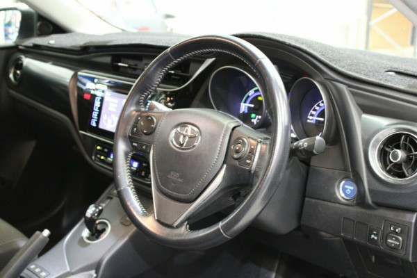 2016 Toyota Corolla ZWE186R Hybrid Hatch Image 24