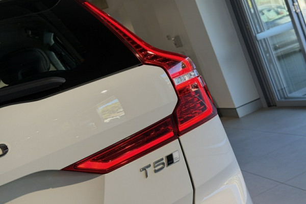 2021 Volvo XC60 UZ T5 Momentum SUV Image 7