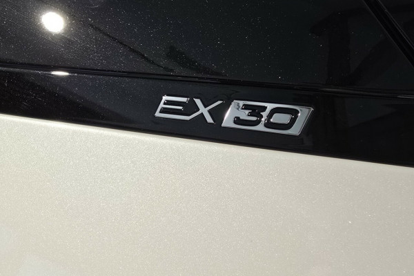 2024 Volvo EX30  Twin Motor Performance Ultra SUV Image 5