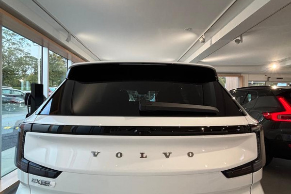 2026 Volvo EX90  Ultra Twin Motor Performance SUV Image 2