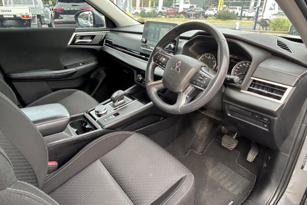 2022 Mitsubishi Outlander ZM ES SUV Image 16
