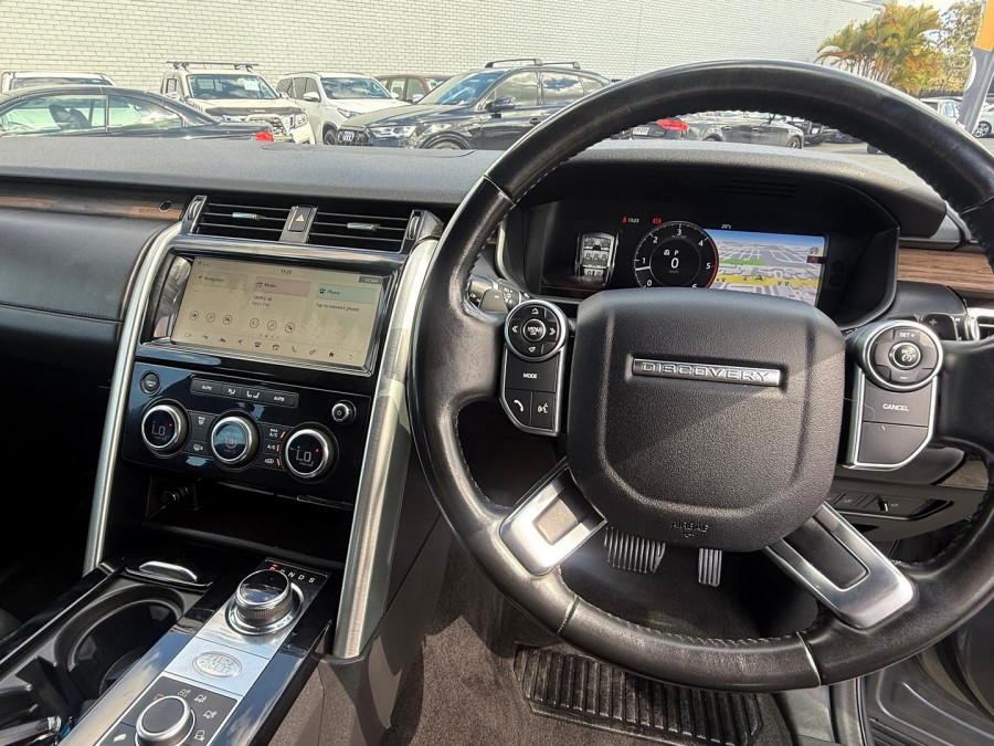 2018 Land Rover Discovery Series 5 HSE Luxury SUV Image 19