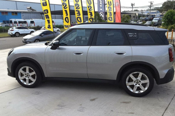 2024 MINI Countryman U25 C Classic Wagon Image 11