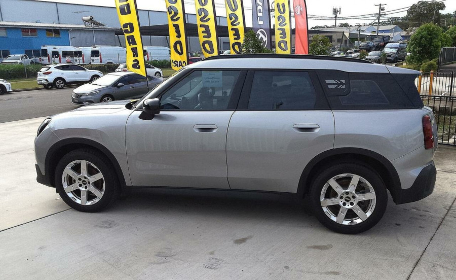 2024 MINI Countryman U25 C Classic Wagon Image 11