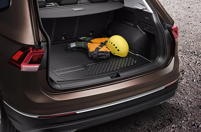 Luggage compartment tray