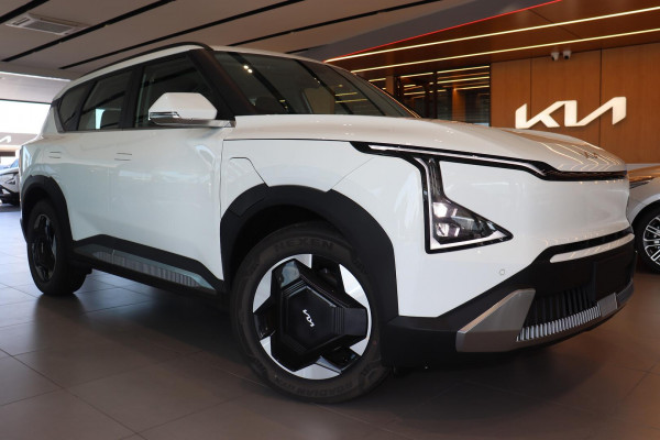 2026 Kia EV5 OVc Air Standard Range SUV Image 2