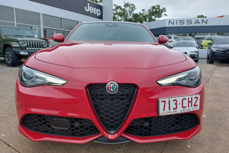 2021 Alfa Romeo Giulia Image 2