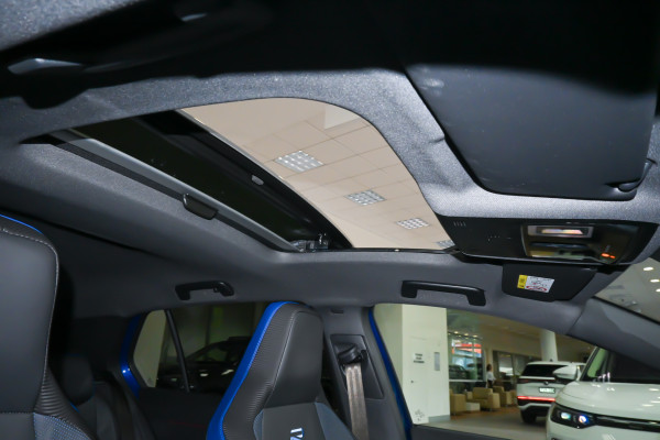 2025 Volkswagen Golf 8.5 R Hatch image 11