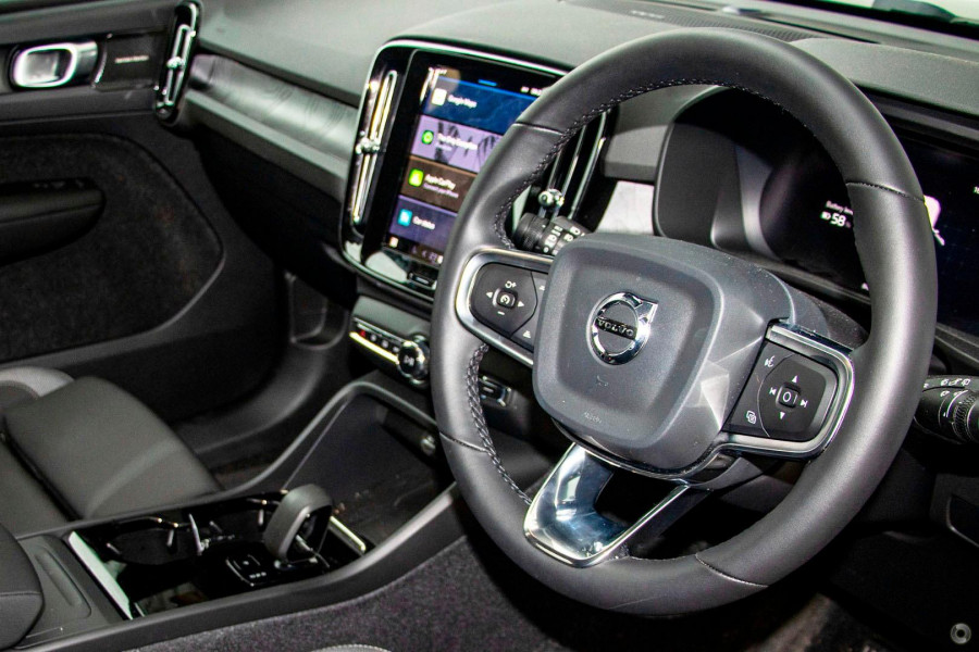 2026 Volvo EX40  Ultra Single Motor Extended Range SUV Image 4