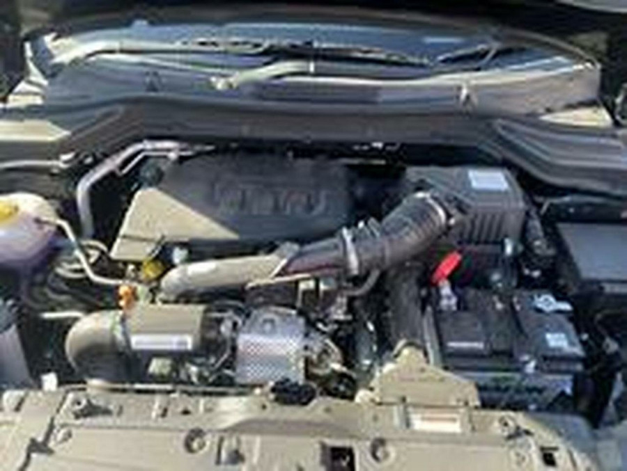 2025 Mahindra XUV3X0  AX5L SUV Image 10
