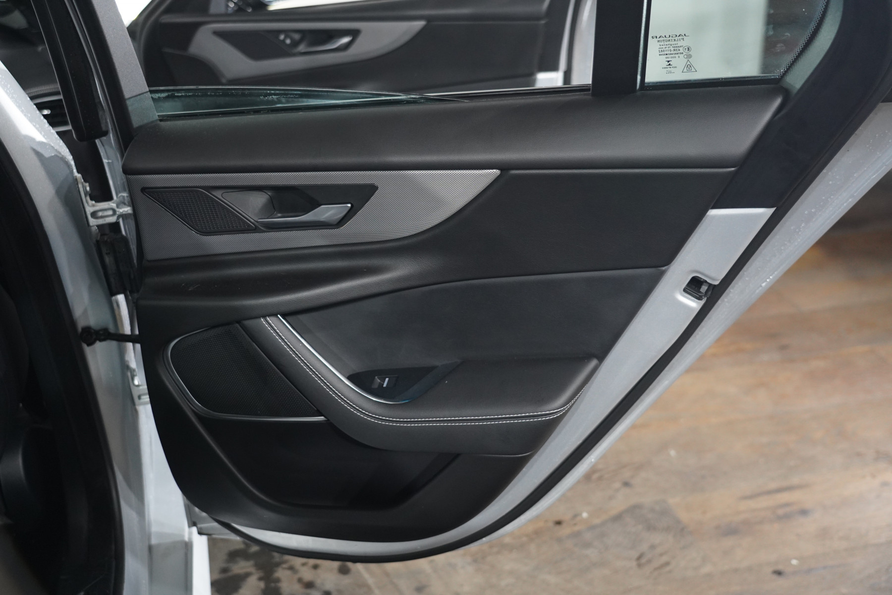 2019 Jaguar Xe P300 R-Dynamic Se (221kw) Sedan Image 27